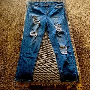 +*+*Plus size-Distressed Boyfriend jeans*+*+
